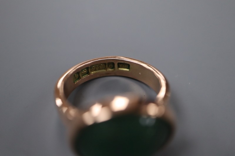 A George V 9ct gold and cabochon green quartz set dress ring, size O, gross weight 7.4 grams.